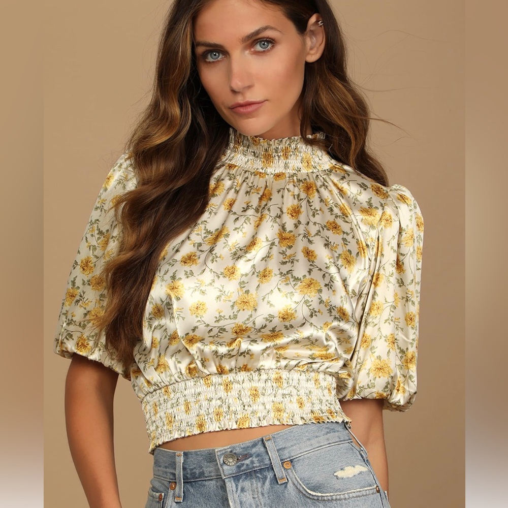 -Lulus satin cropped top cream floral puff sleeve blouse~